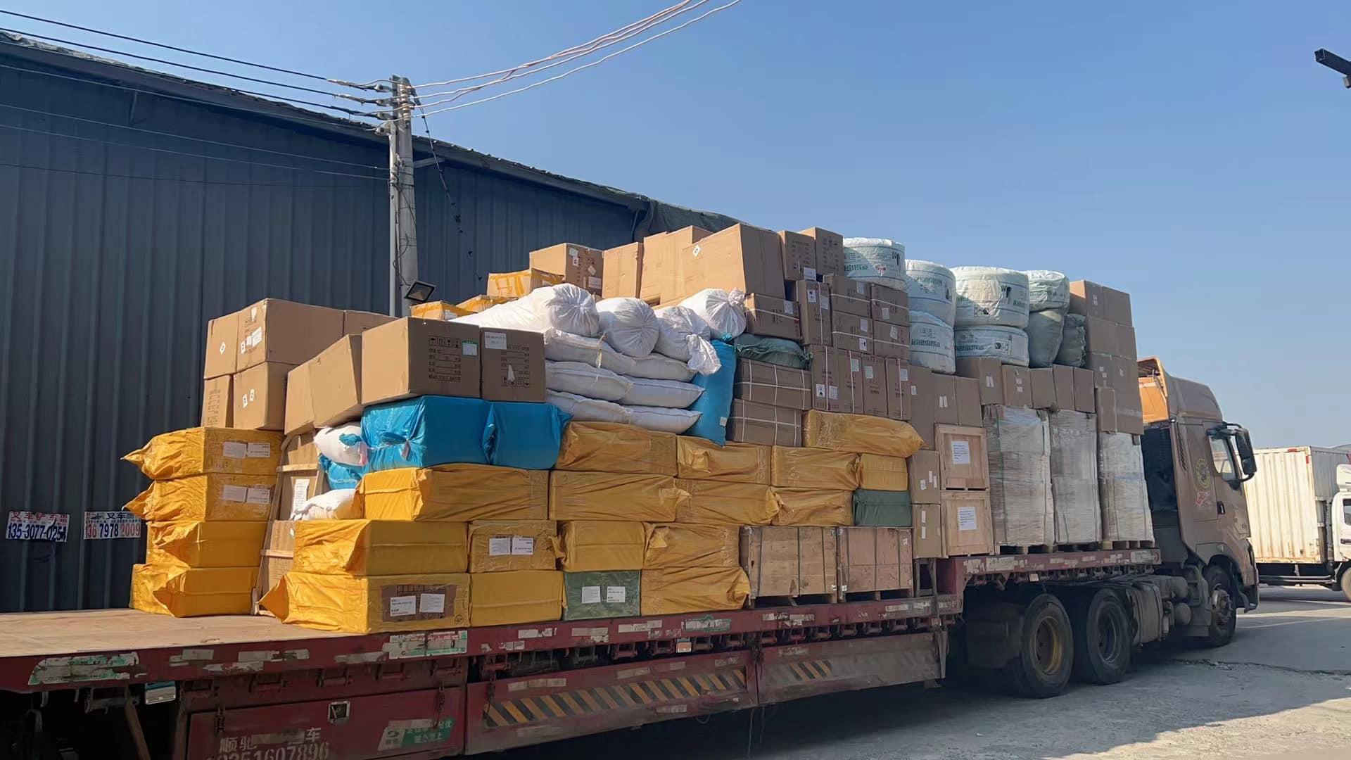 Hình ảnh xe hàng đầy ắp tại Hải Long Logistics