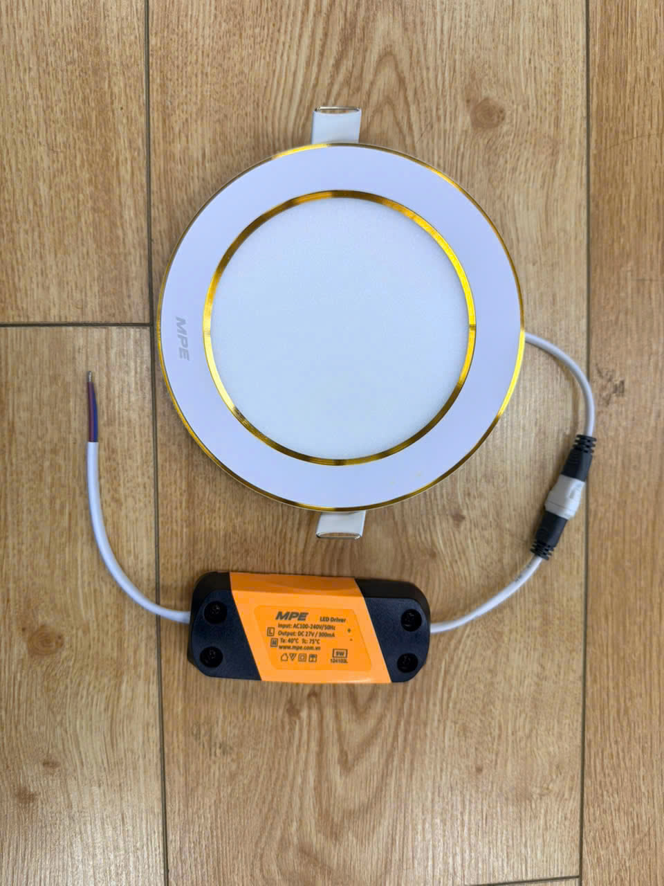 Đèn LED Panel Âm Trần Nhôm Viền Vàng Mặt Tròn MPE RPL-9T/G 9W Ánh Sáng Trắng