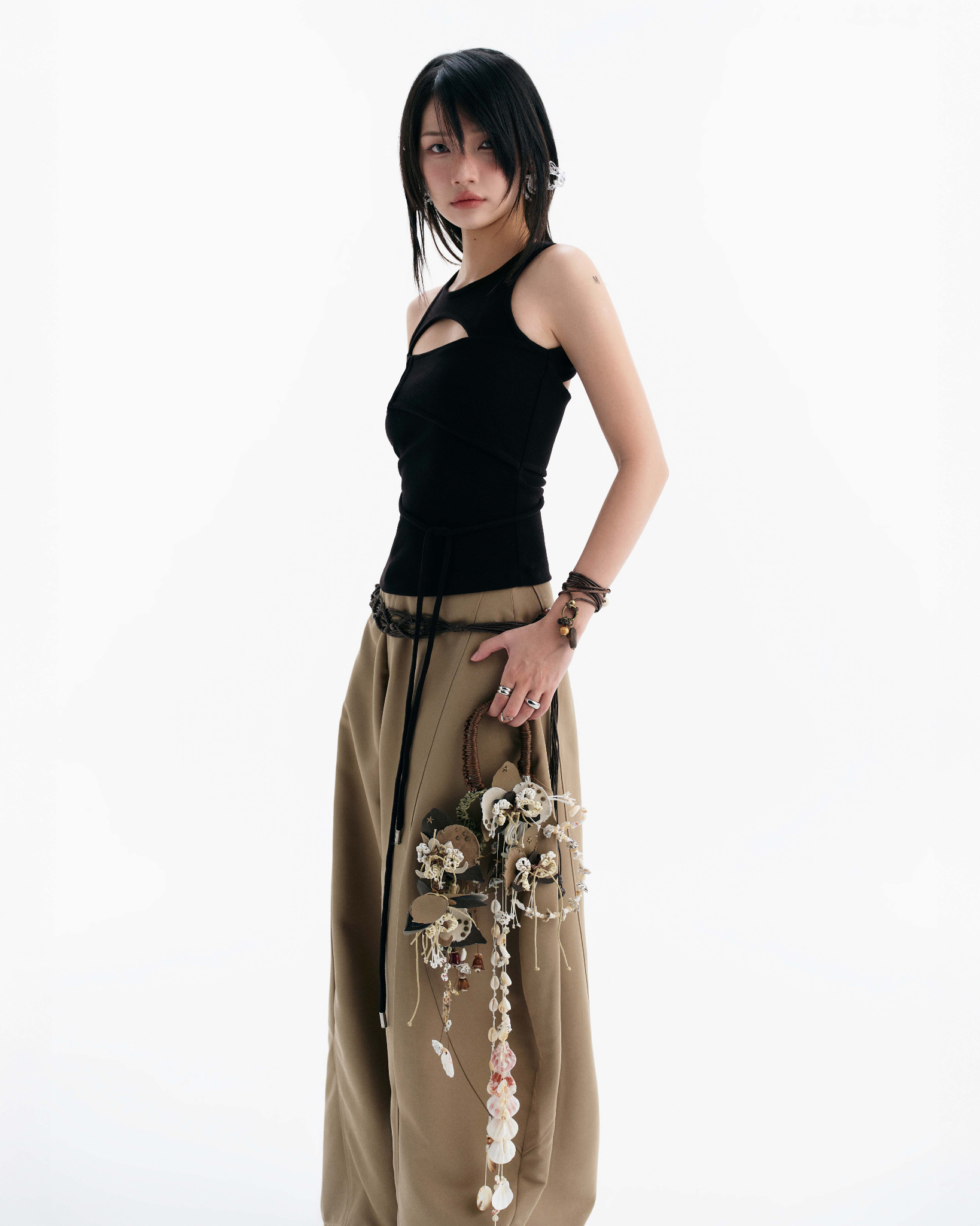 CONRAD SLEEVELESS TOP (BLACK)
