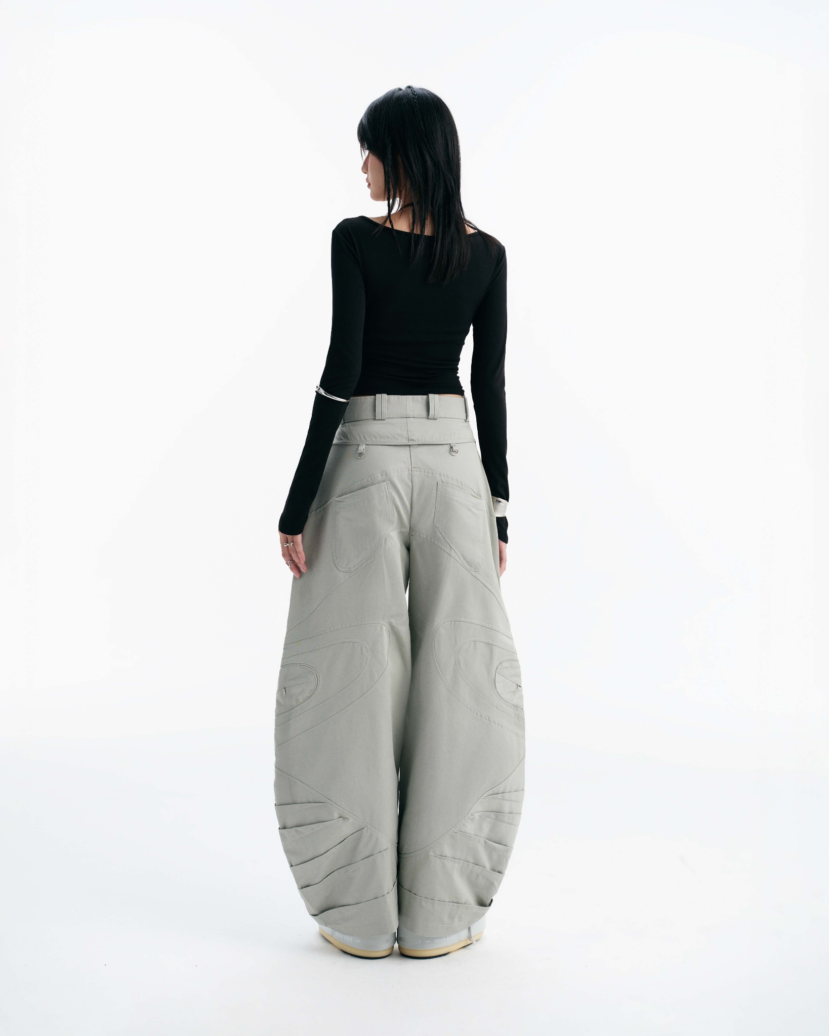 5. DESMOND PANTS (GREY)