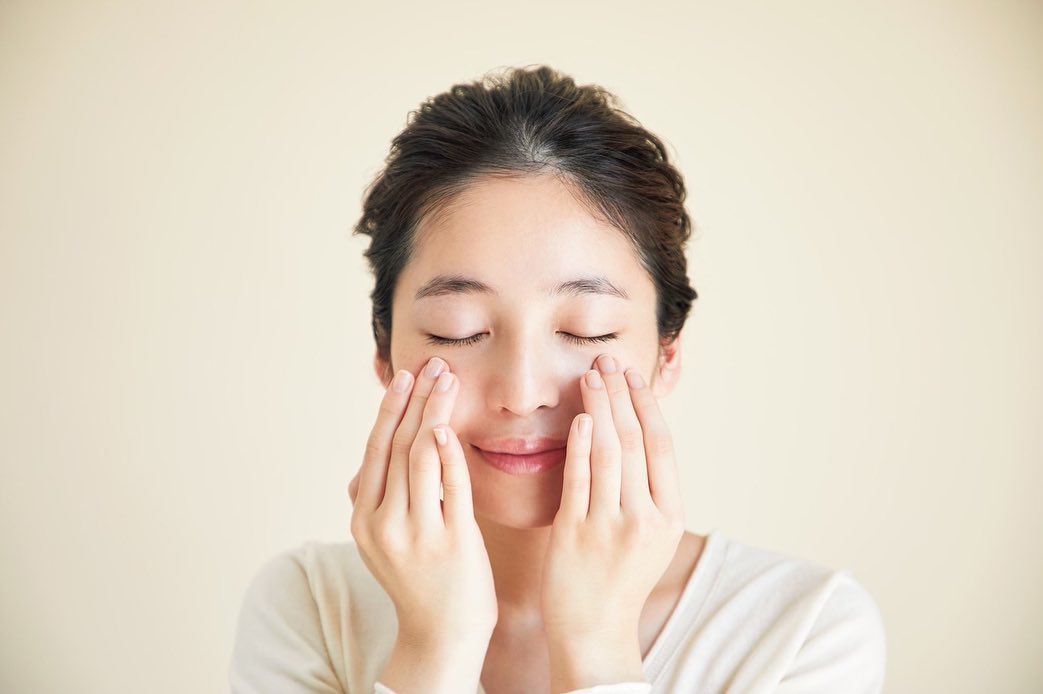 Kem Chống Nắng Reihaku Hatomugi SPF50+ PA++++ 80g và Kem Chống Nắng Nâng Tone Dưỡng Ẩm 70g: Nên Chọn Loại Nào?