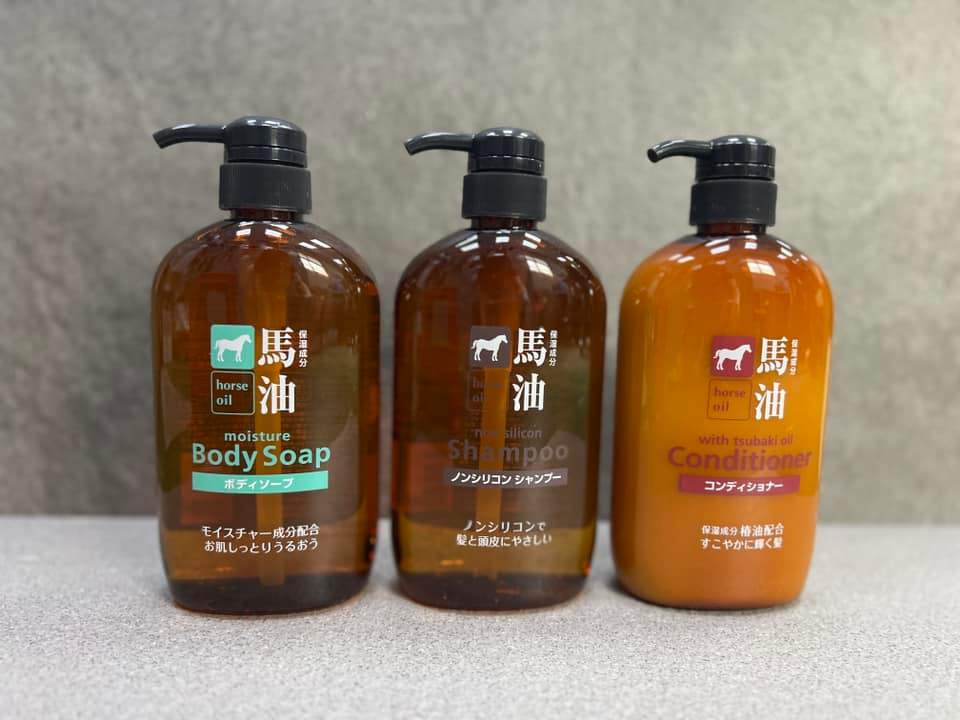 Sữa tắm mỡ ngựa Horse Oil Non Silicon Kumano Cosmetics Japan (mã 2916)