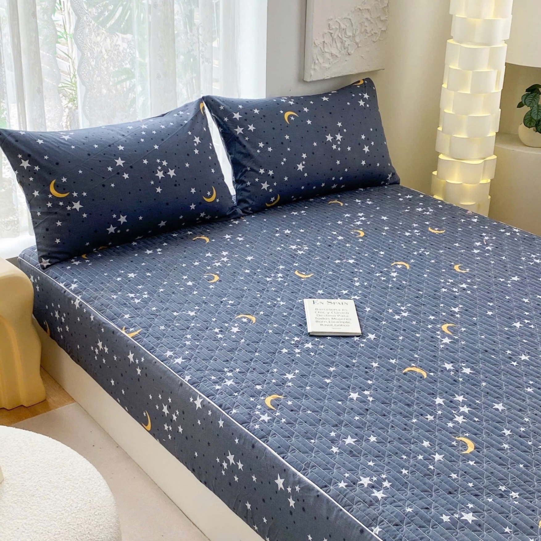 Bộ ga trần + 2 vỏ gối cotton living - nền xanh navy hình sao