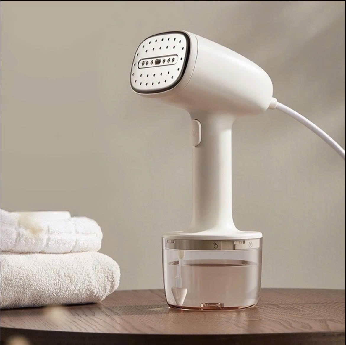 Bàn là hơi nước cầm tay Bear D10M1