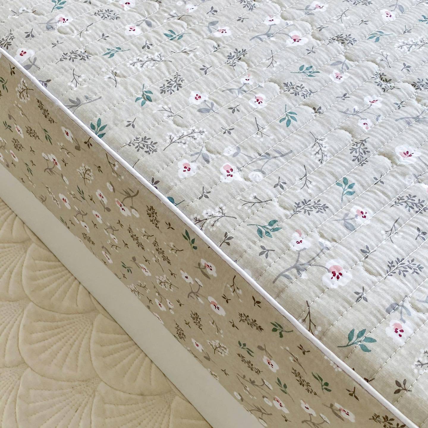 Bộ ga trần + 2 vỏ gối cotton living mẫu hoa nhí vintage