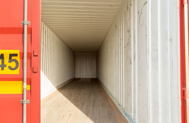 Container là loại thùng được lắp đặt kiên cố bằng loại thép có khả năng chịu lực cao.