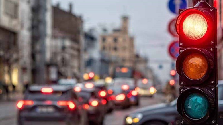 Lỗi Vượt Đèn Đỏ Phạt Bao Nhiêu Tiền? Cập Nhật Xử Phạt Giao Thông 2025