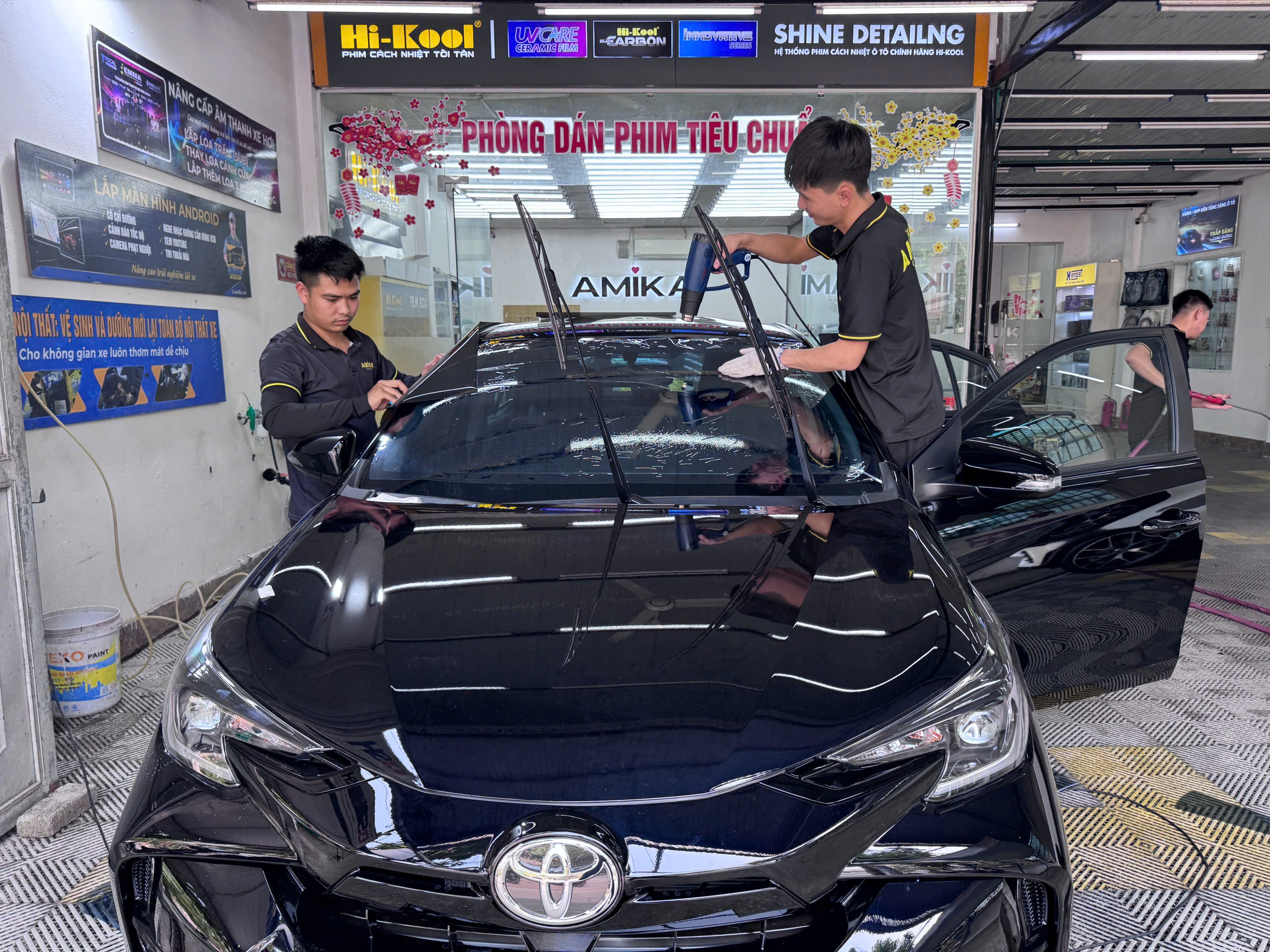 dán phim cách nhiệt cho xe ô tô uy tín