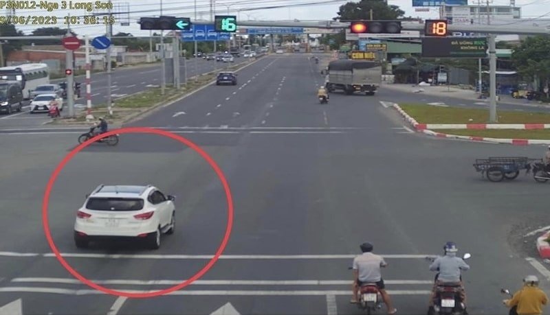 Vượt đèn đỏ bị phạt bao nhiêu tiền