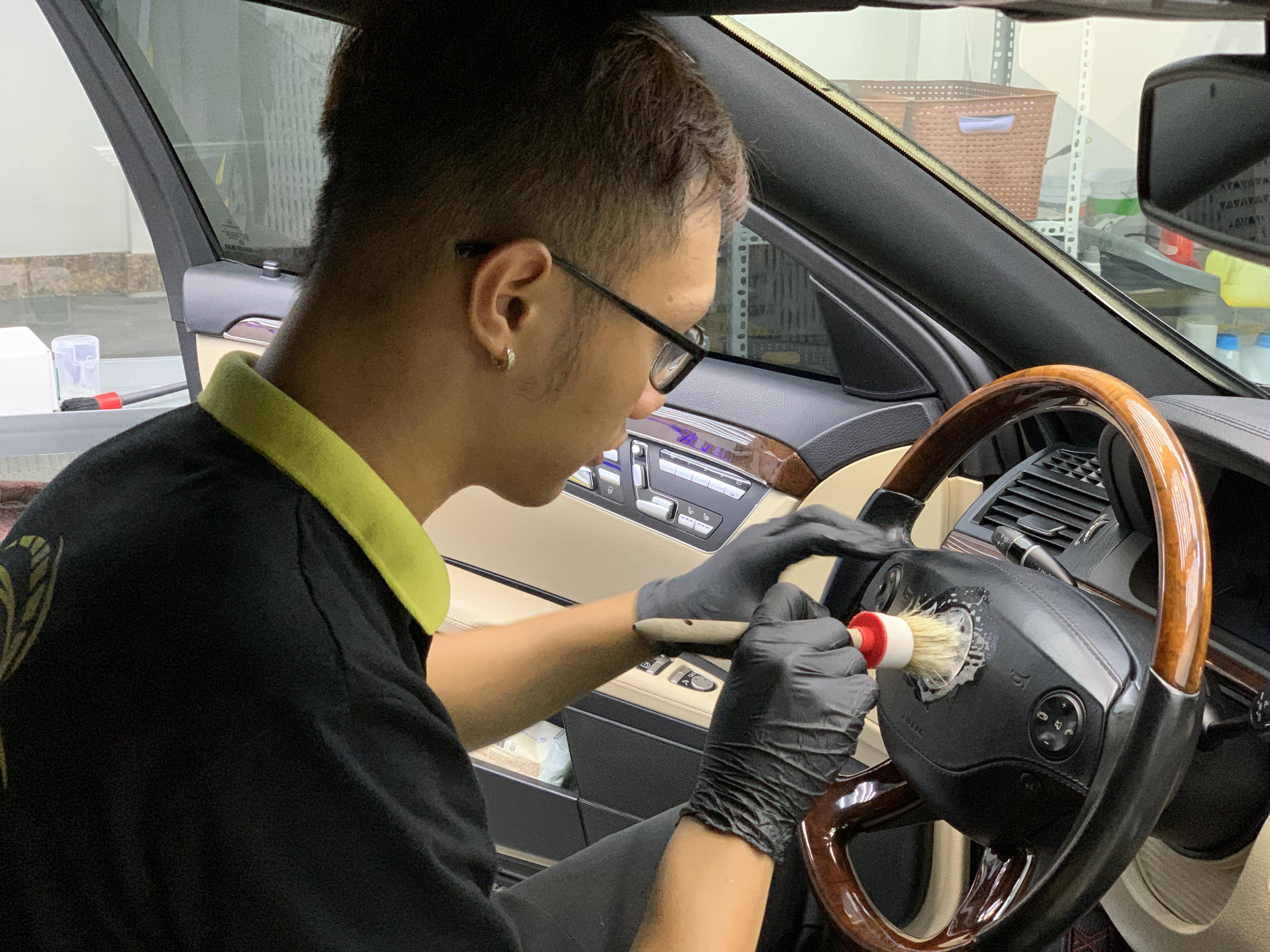 Vệ sinh nội thất ô tô chuyên nghiệp