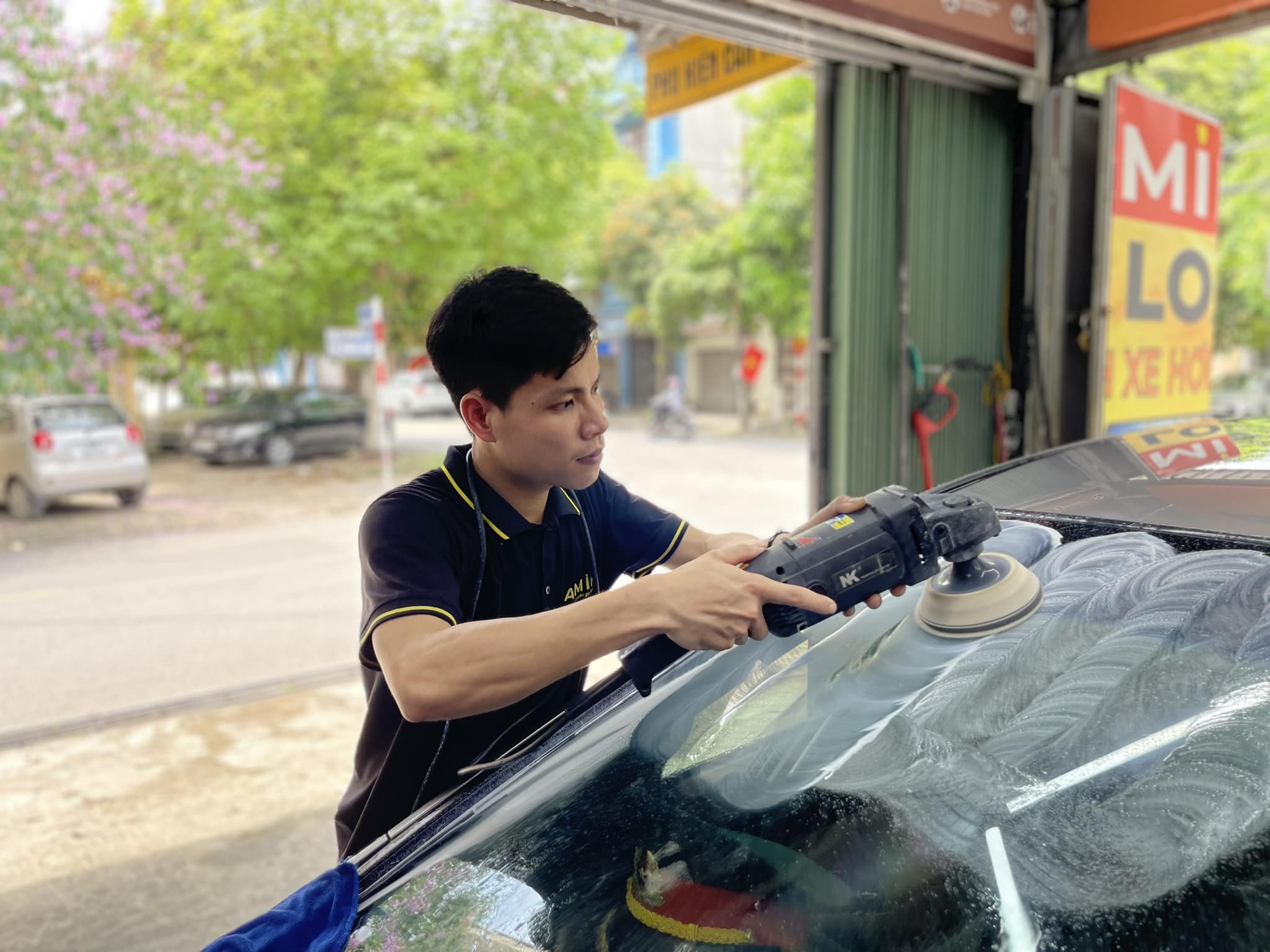 Hướng Dẫn 3 Bước Xử Lý Kính Lái Ô Tô Bị Xước Và Ố Mốc| Amika Nam Định
