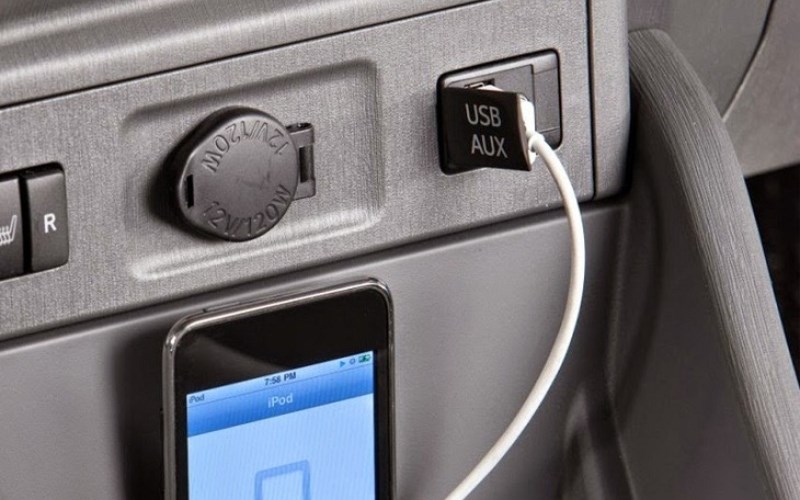 Kết Nối Bằng Cáp USB màn hình andoroid ô tô