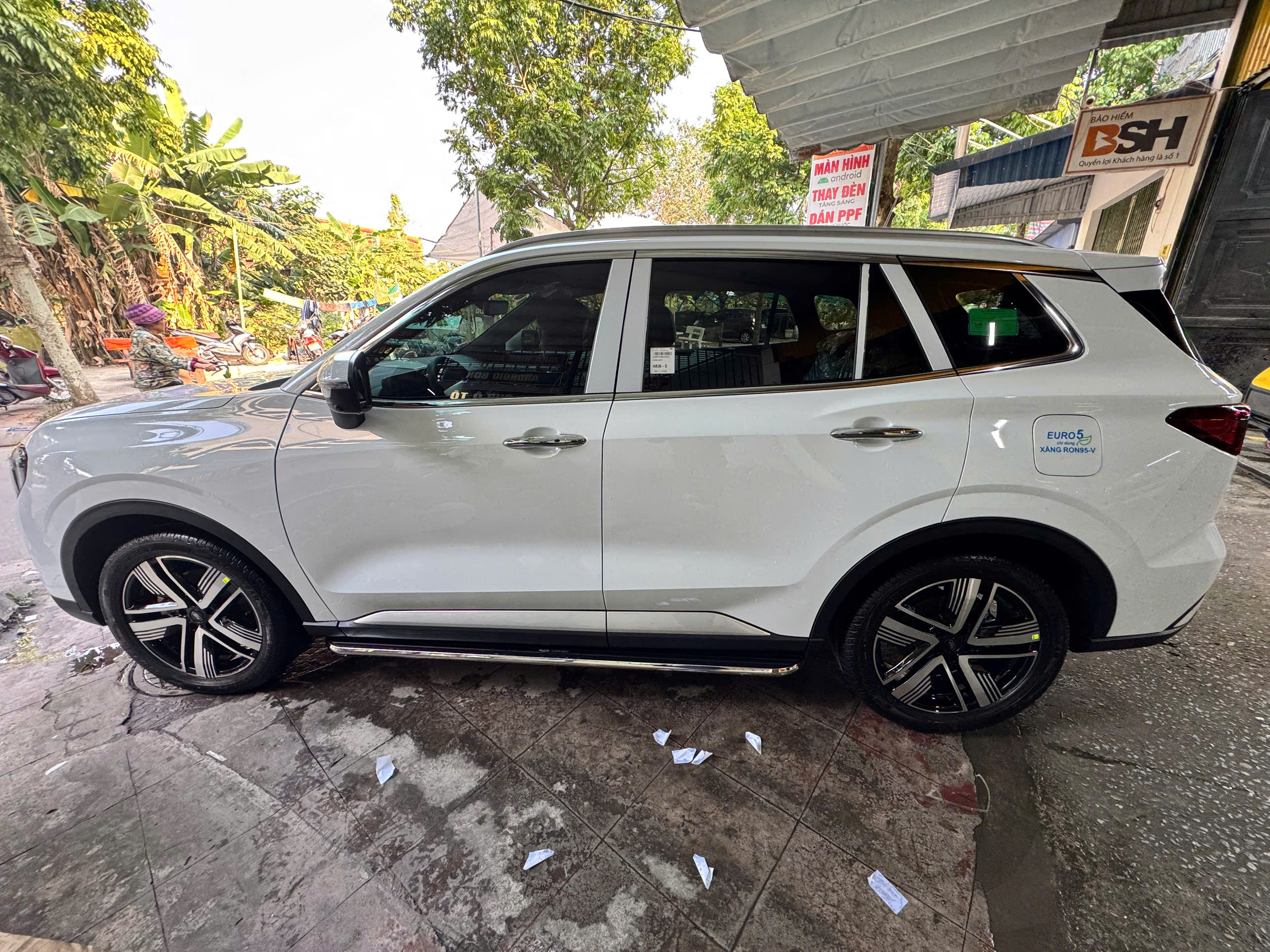Lắp bậc dẫm ô tô
