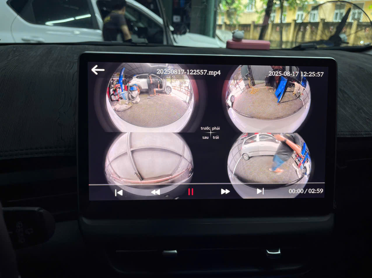 Tích hợp camera từ 4 phía giúp quan sát điểm mù
