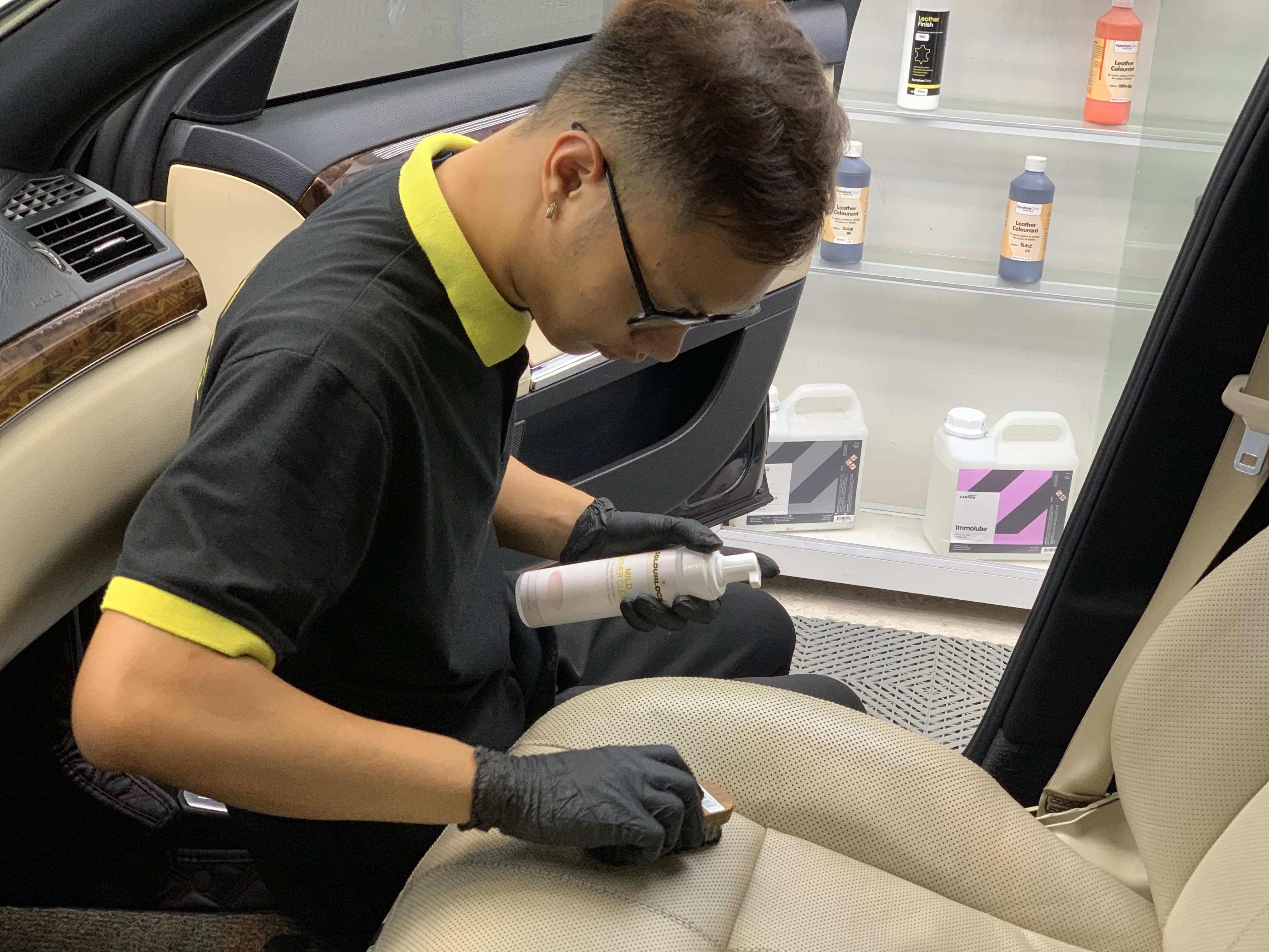 Lịch Chăm Sóc Nội Thất Xe Theo Mùa: Khi Nào Nên Detailing Để Xe Luôn Như Mới?