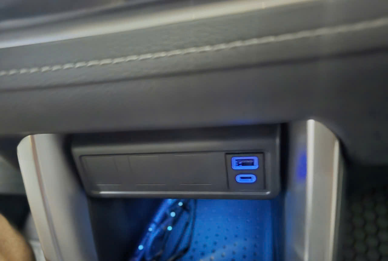 Nang-Cap-Cong-Sac-USB-Type-C-Cho-Toyota-Cross-Giai-Phap-Zin-Det-Chi-400K-Tai-Nam-Dinh_sac-toyota-cros.jpg