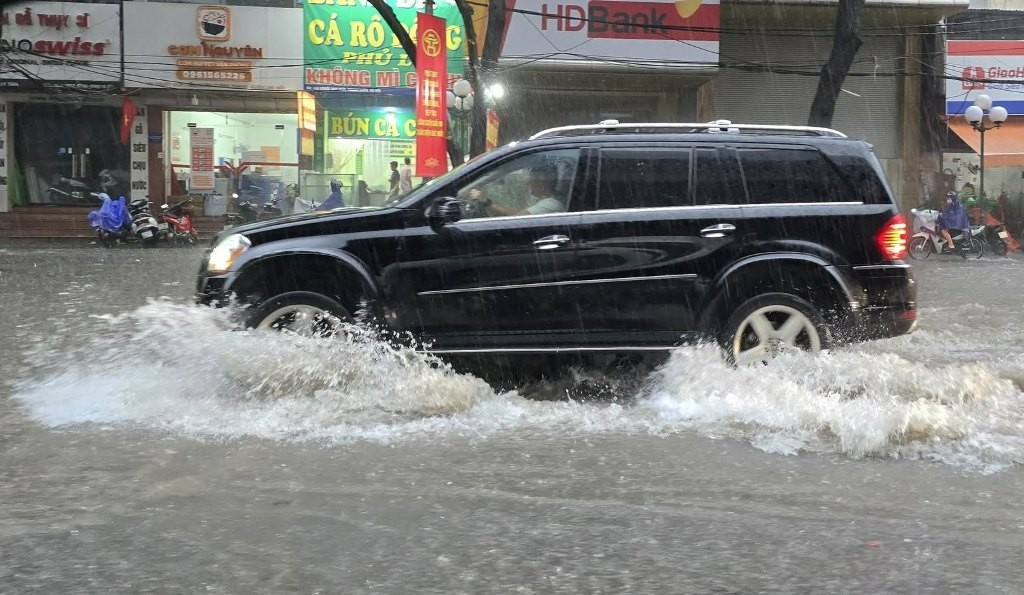 đều ga khi đi qua vùng ngập nước