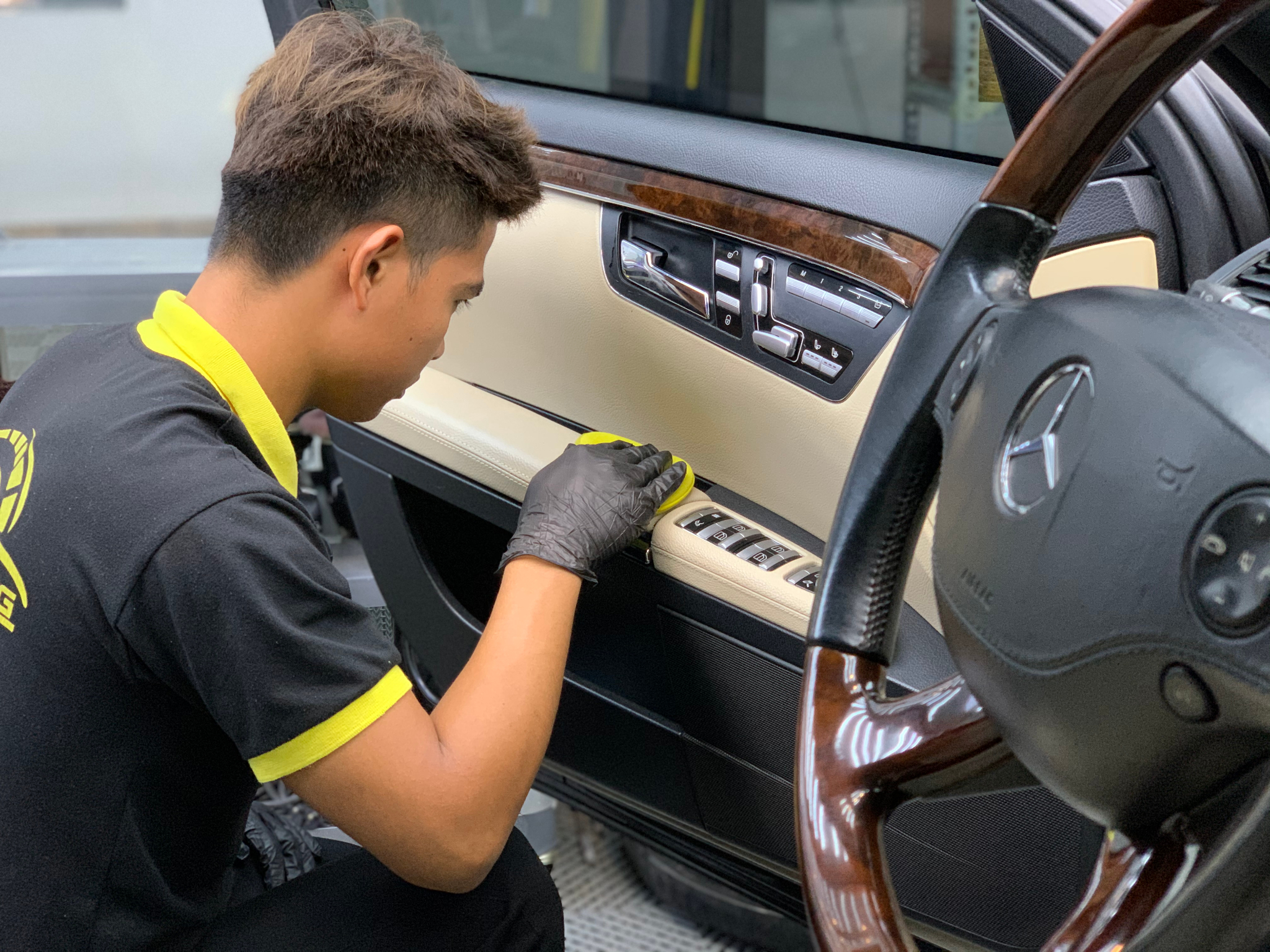 Vệ sinh dọn nội thất ô tô