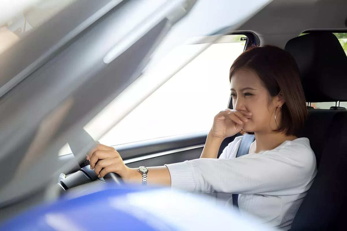 Mùi hóa chất trong xe ô tô