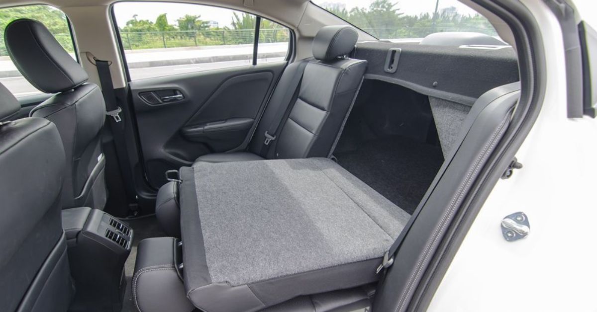 Gập hàng ghế sau xe ô tô