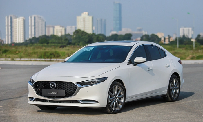xe Mazda phiên bản Deluxe