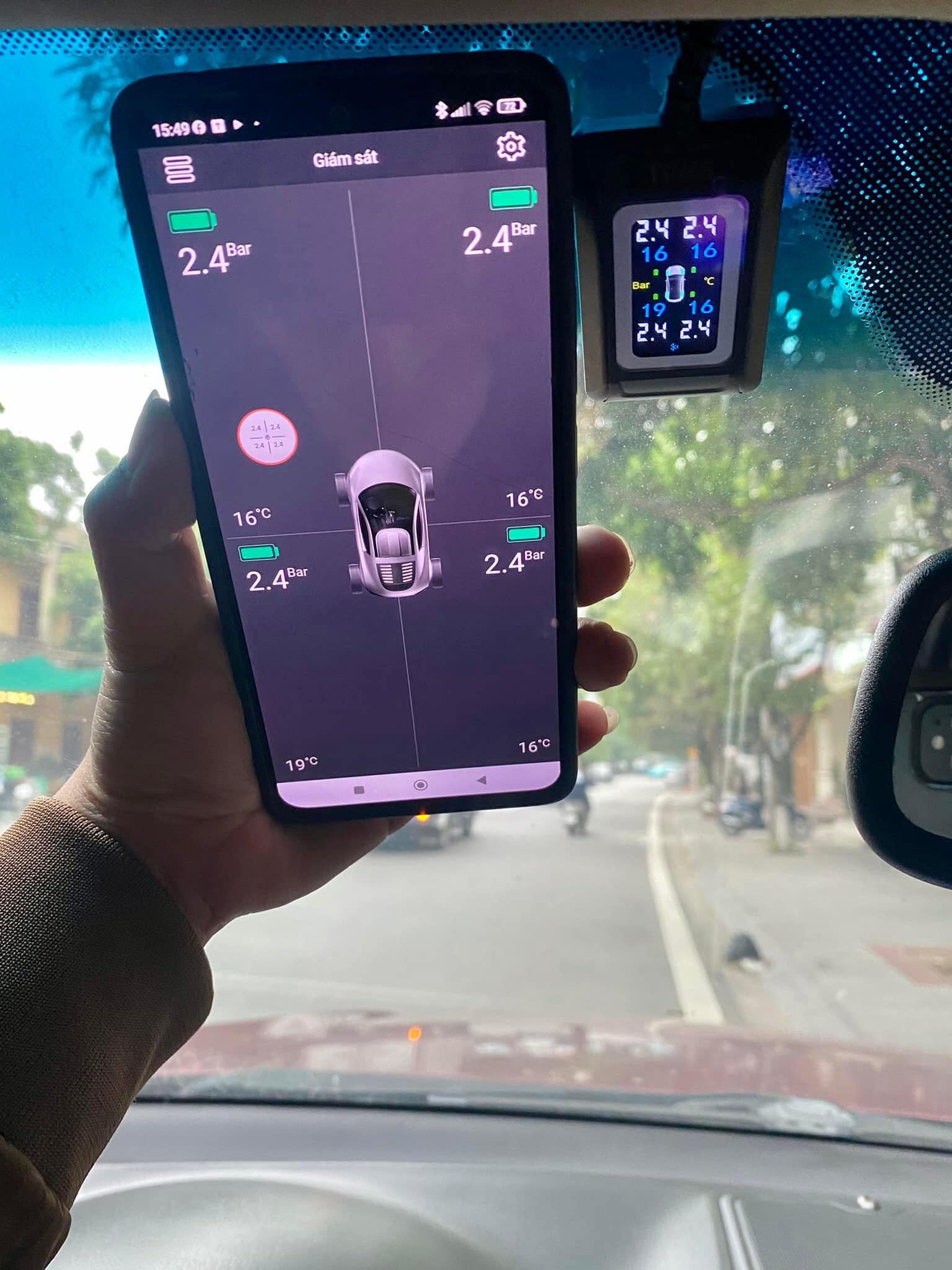 Lắp cảm biến áp suất lốp