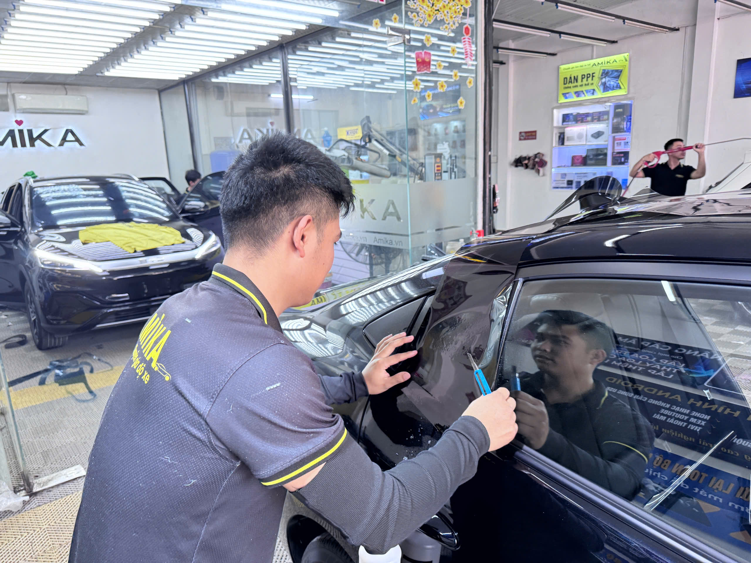 dán phim cách nhiệt cho xe ô tô