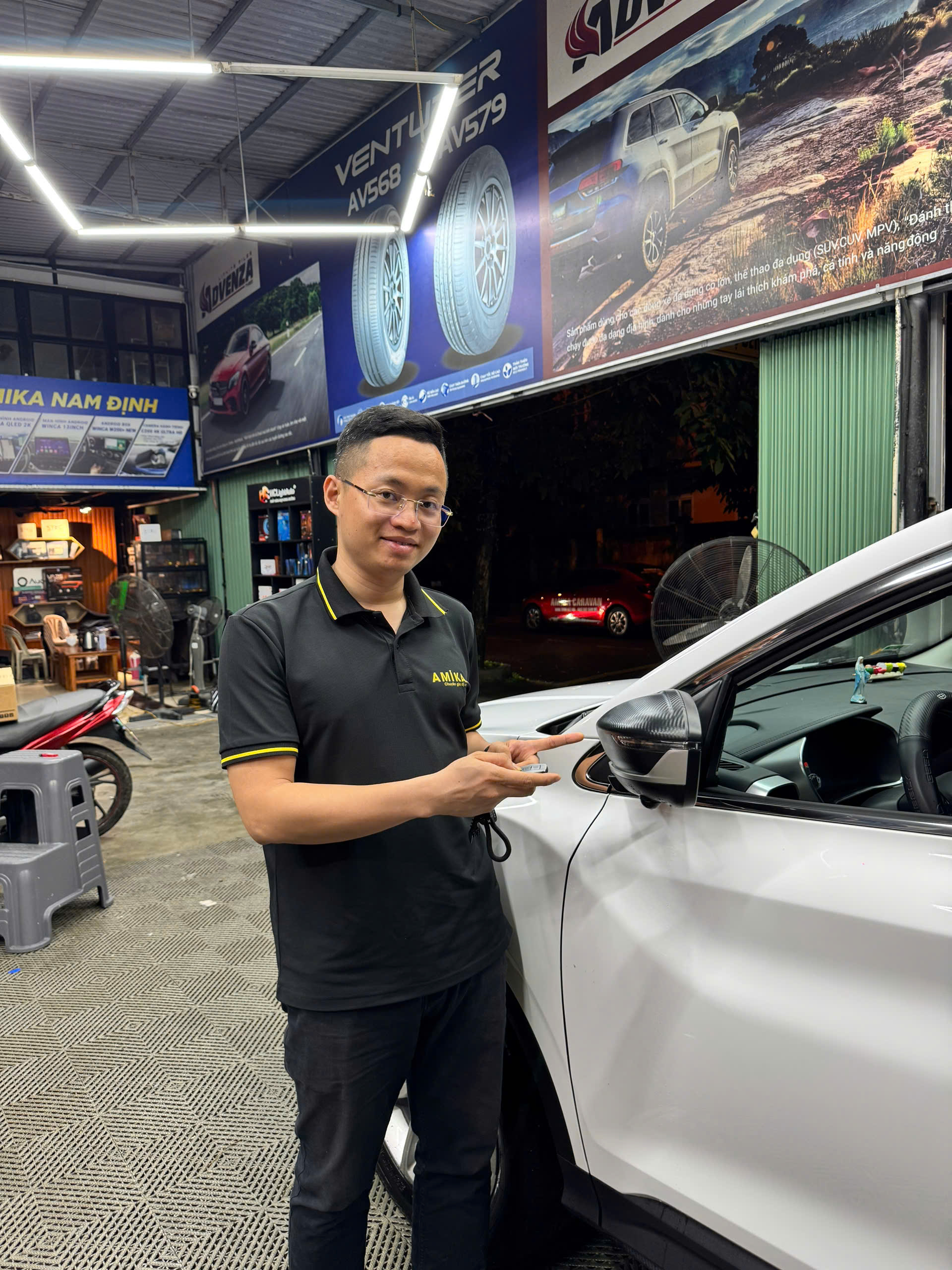 Gương điện Geely Coolray