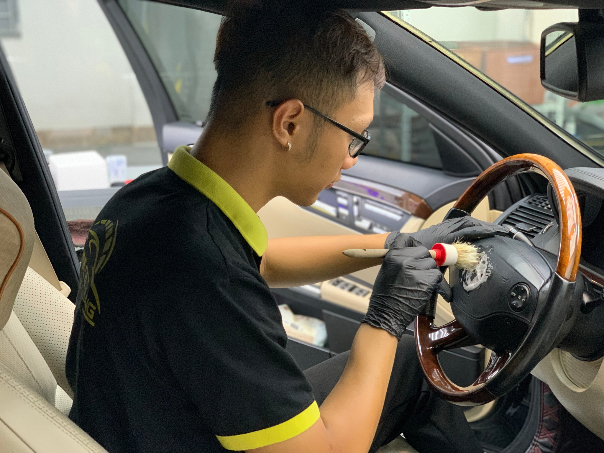 Chăm sóc nội thất ô tô uy tín