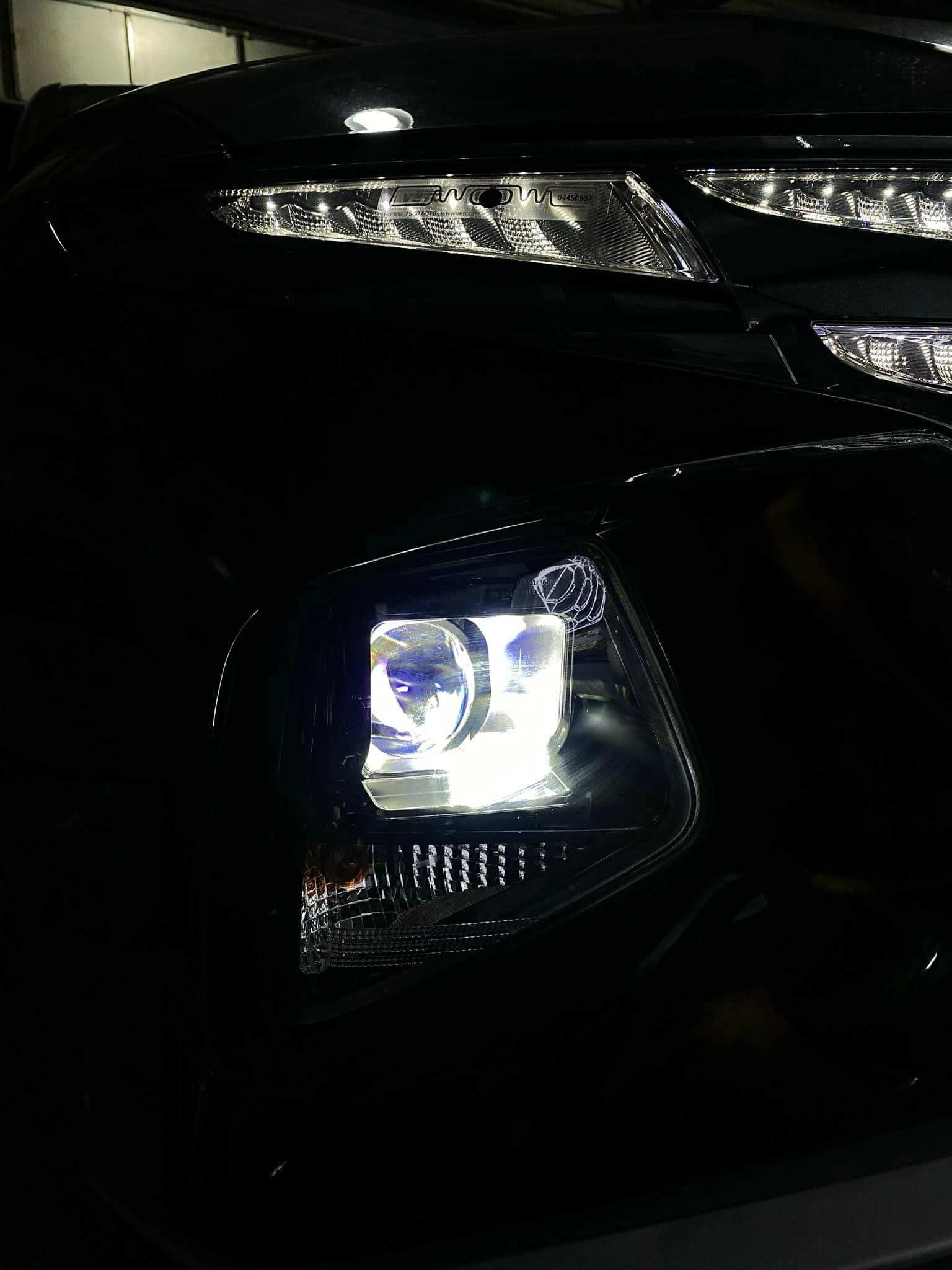 Bi Laser Aozoom Jaguar xe ô tô