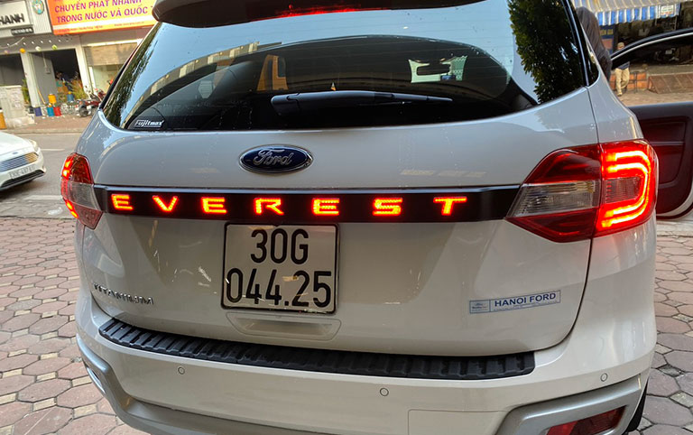 Địa chỉ lắp Đèn Led Cốp Cho Ford Everest uy tín nhất