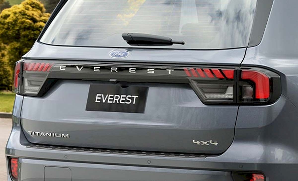 Lắp Đèn Led Cốp Cho Ford Everest