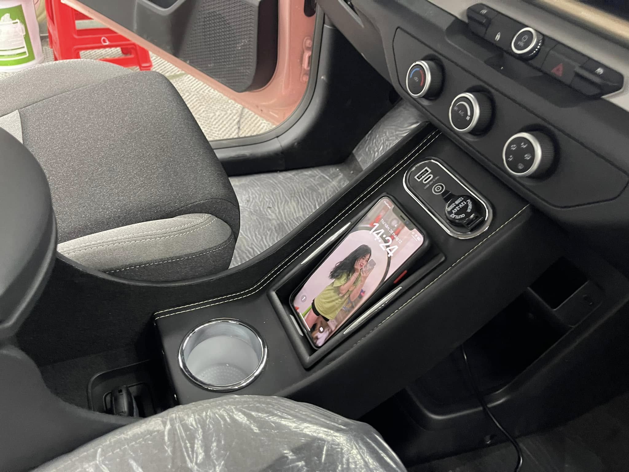 Lắp bệ tỳ tay vinfast vf3