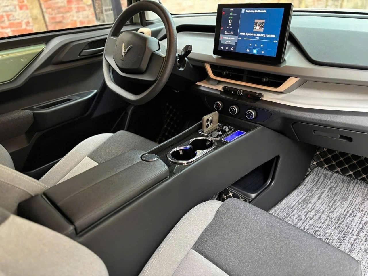 Bệ tỳ tay vinfast vf3