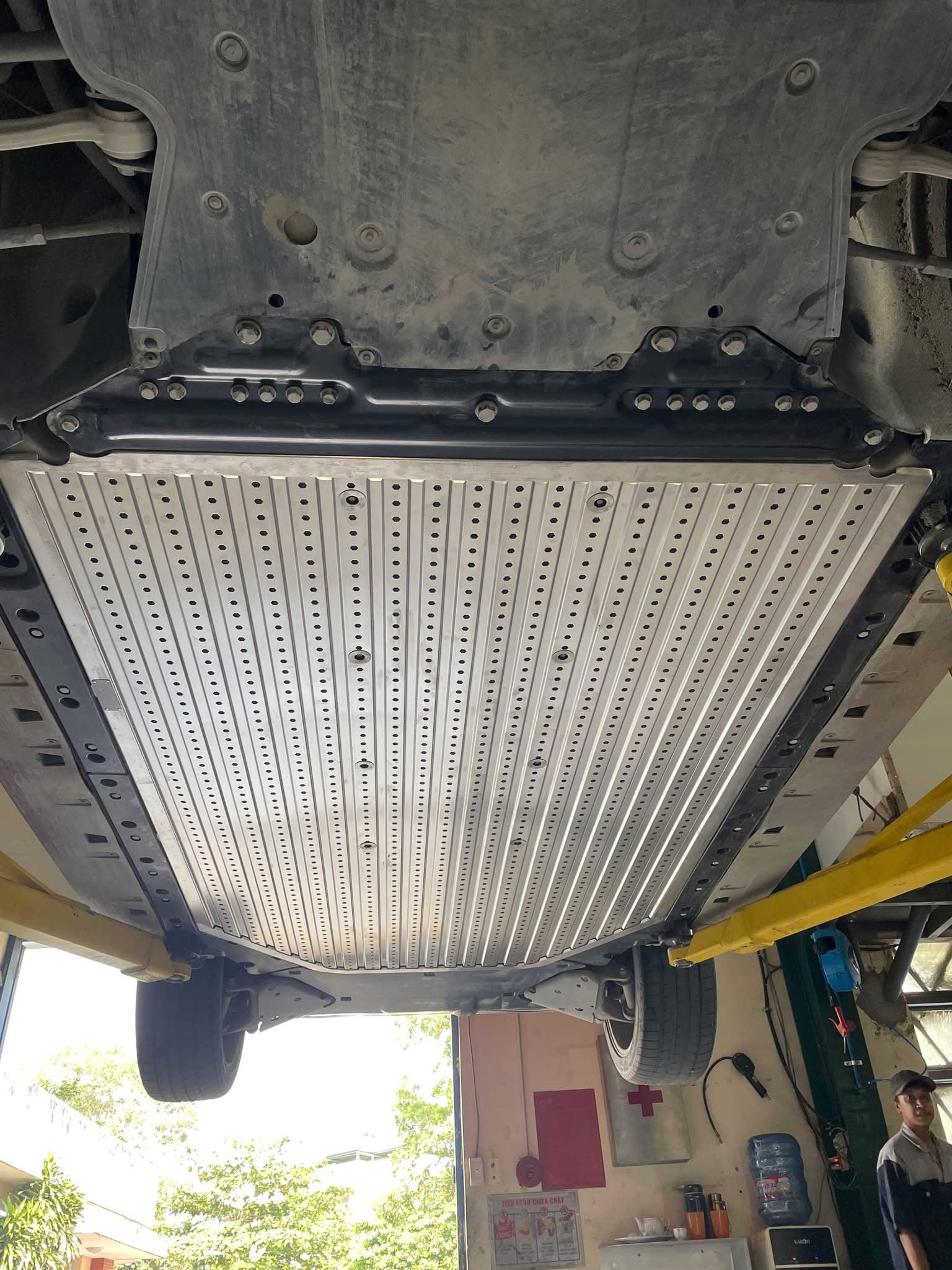 Tấm ốp bảo vệ pin VF6 gần nhất