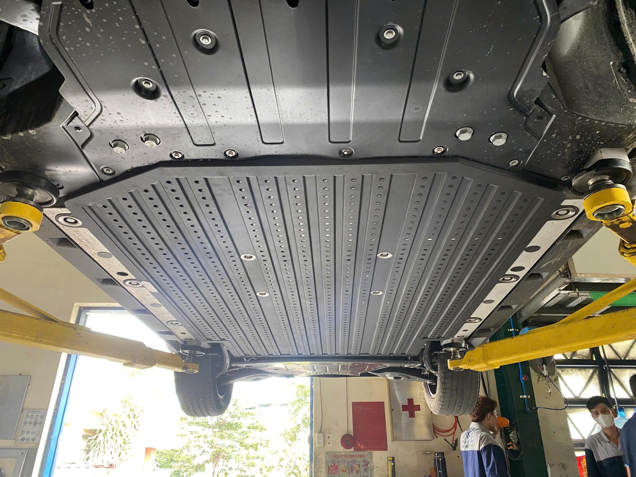 Bảo vệ pin VF9 uy tín