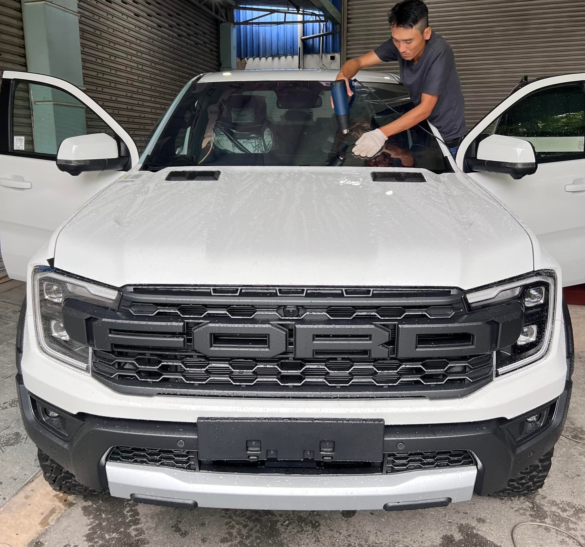 Dán phim cách nhiệt cho xe Ford Ranger