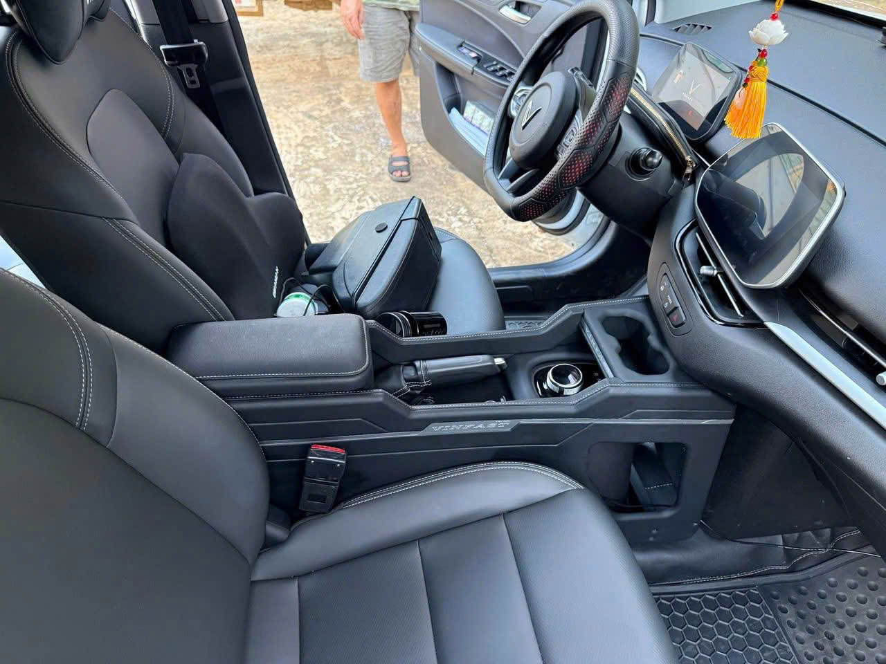 Bệ tỳ tay xe VF5 uy tín