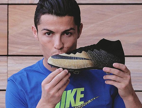 Làm người mẫu, ông chủ giày dép CR7 kiếm tỷ đô