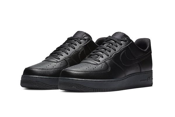 Nike Air Force 1 Flyleather phiên bản “Triple Black” xuất hiện vào Black Friday