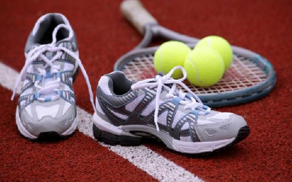 Chọn giày đánh tennis theo hình dáng bàn chân