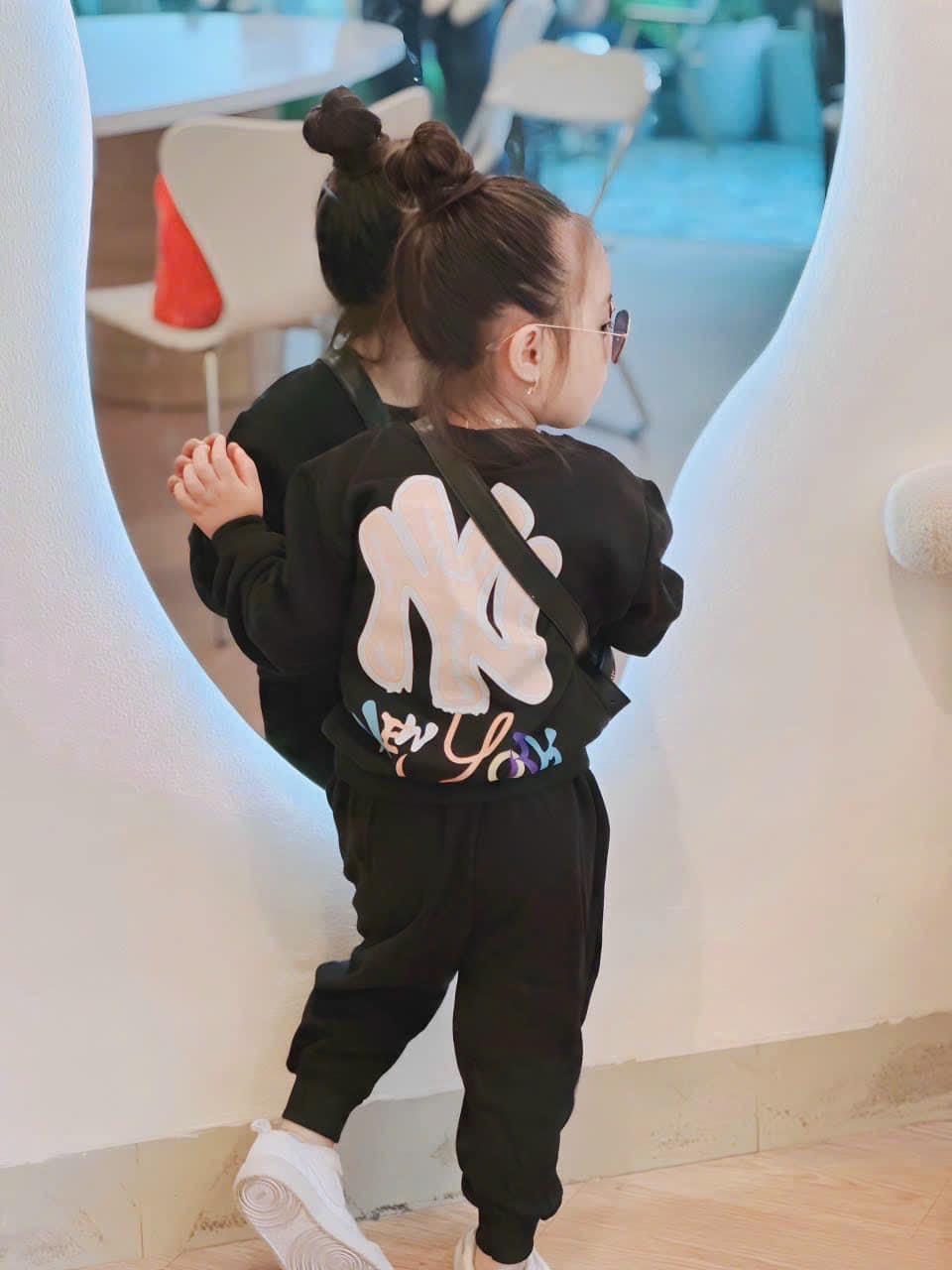 Bộ nỉ trắng NY đen bé mới