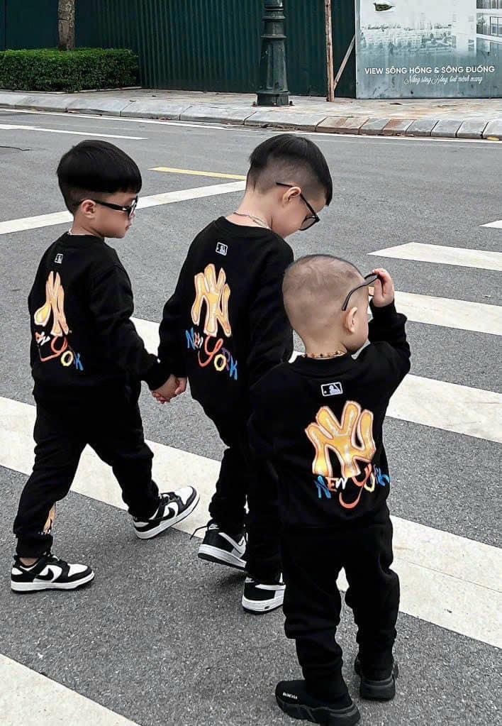 Bộ nỉ trắng NY đen bé mới