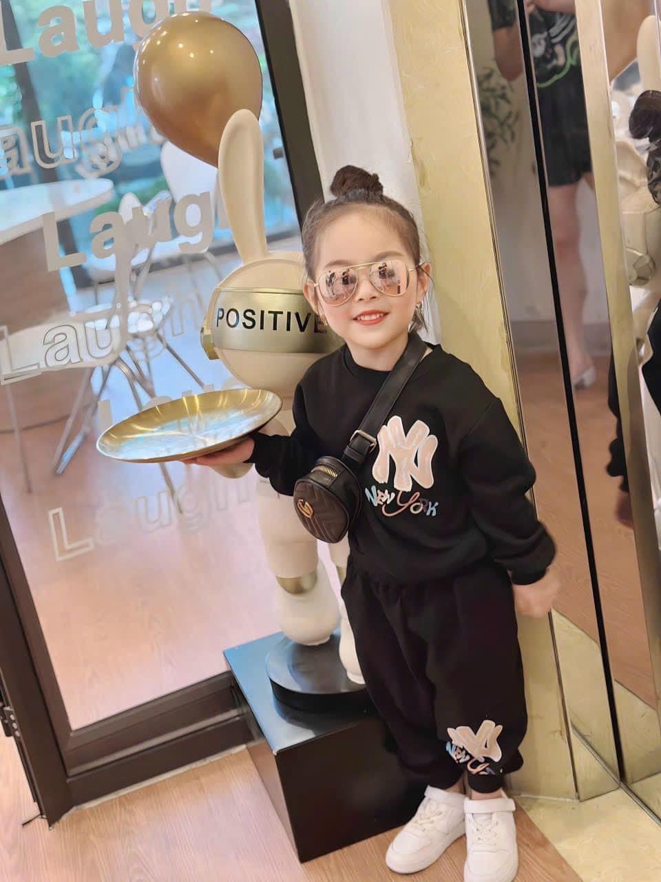 Bộ nỉ trắng NY đen bé mới