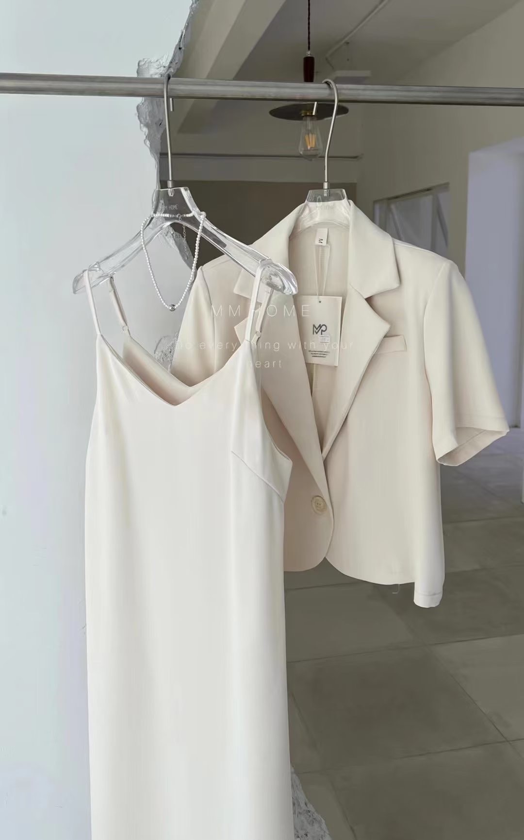 Set áo vest ngăn tay kèm váy 2 dây mới