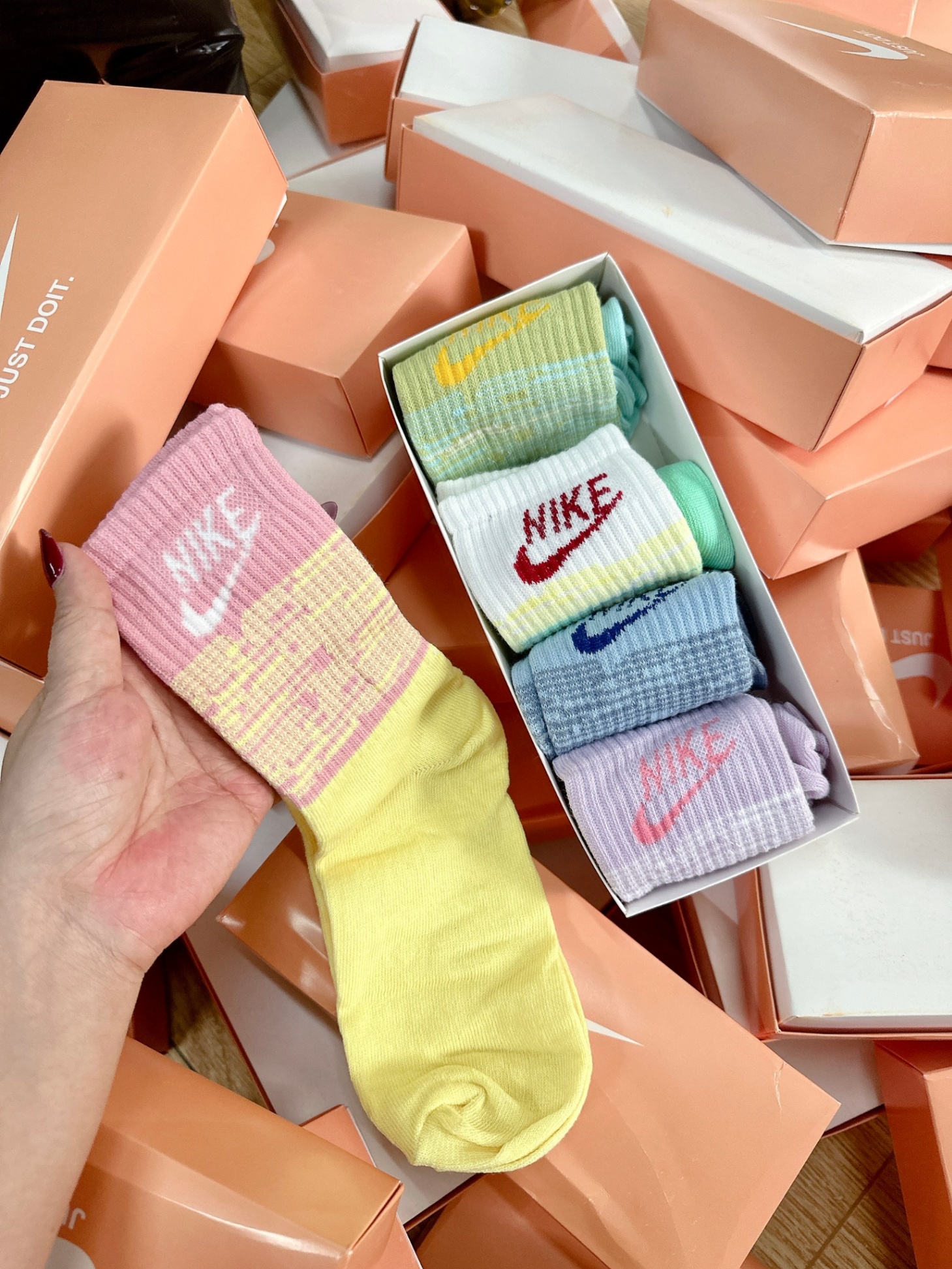 Hộp 5 Đôi Tất Nike Cao Cổ Mix Màu