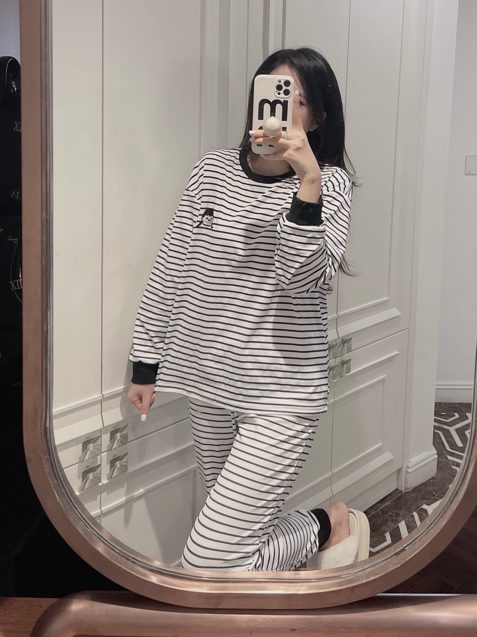 Bộ Kẻ Ngang 2 Màu Thêu Bé Gái
