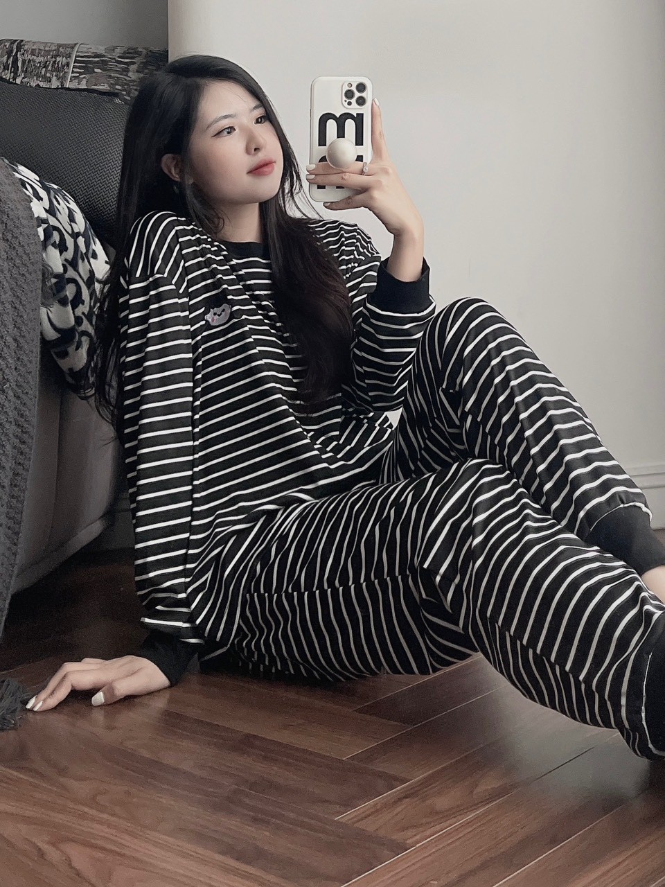 Bộ Kẻ Ngang 2 Màu Thêu Bé Gái