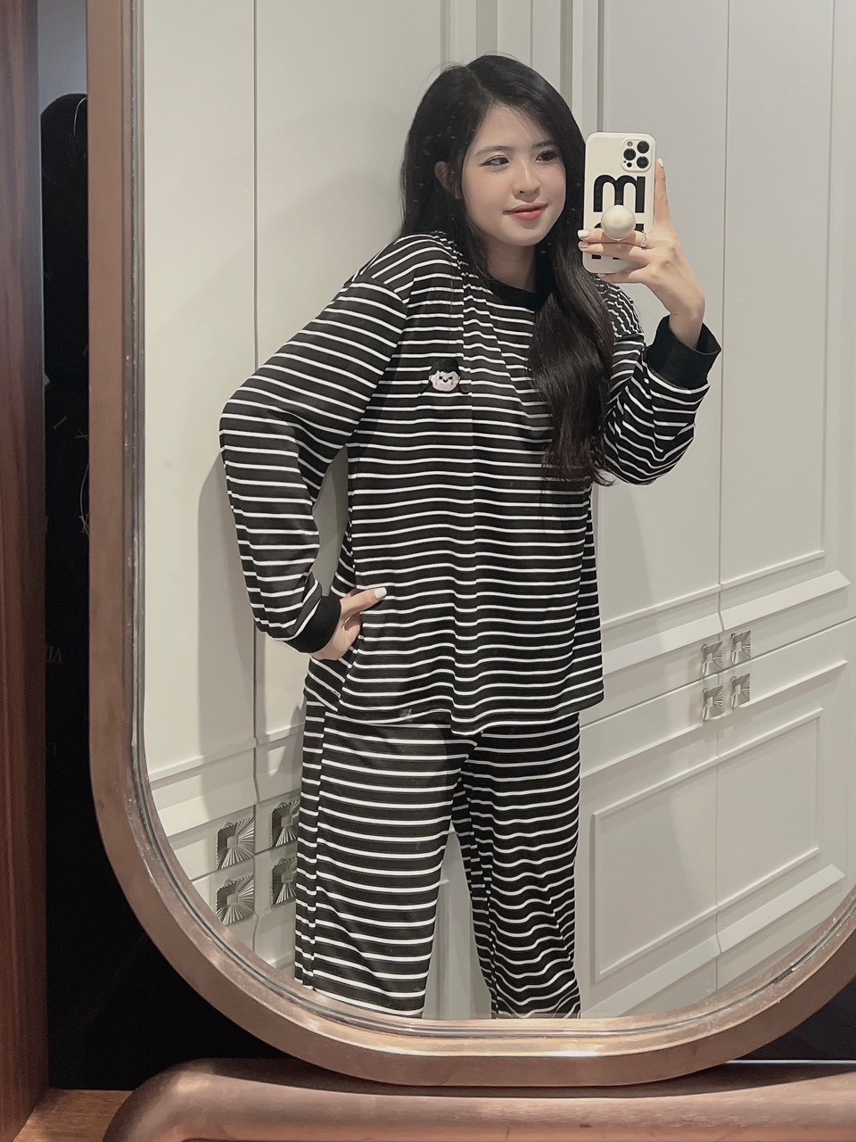 Bộ Kẻ Ngang 2 Màu Thêu Bé Gái