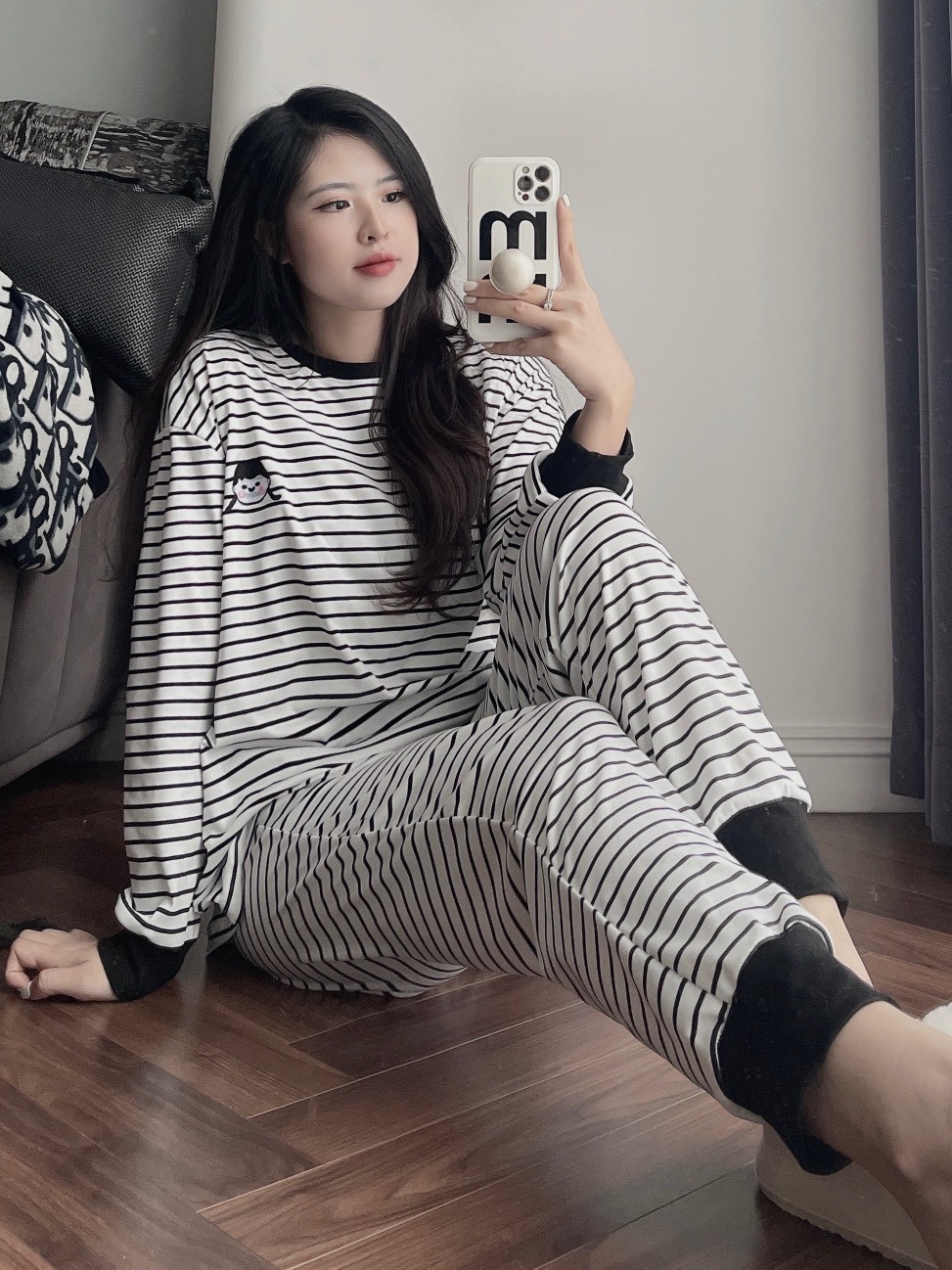 Bộ Kẻ Ngang 2 Màu Thêu Bé Gái